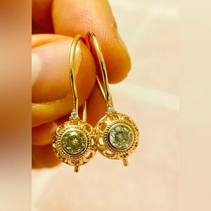 Elegant Gold and Silver Drop Earrings. bijouterie